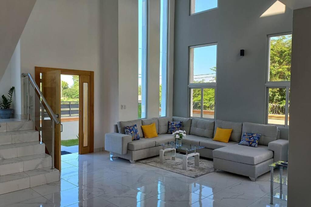 5 Star Villa Minutes From Airport And Beaches Sosúa エクステリア 写真